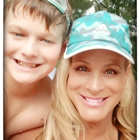 Meet your Posher, Debbie - Picture 4 of 4